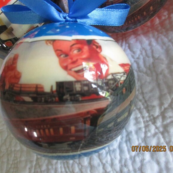 Lionel Train Christmas Ornaments Set 2013, 14-Piece “Around the Tree” Collection - Picture 6 of 9
